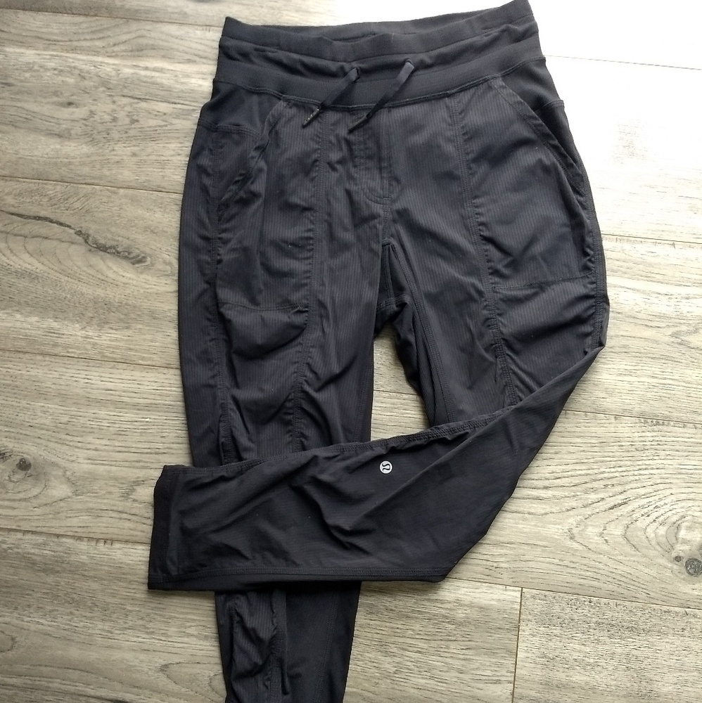 EUC Lululemon Fitted Studio Pants